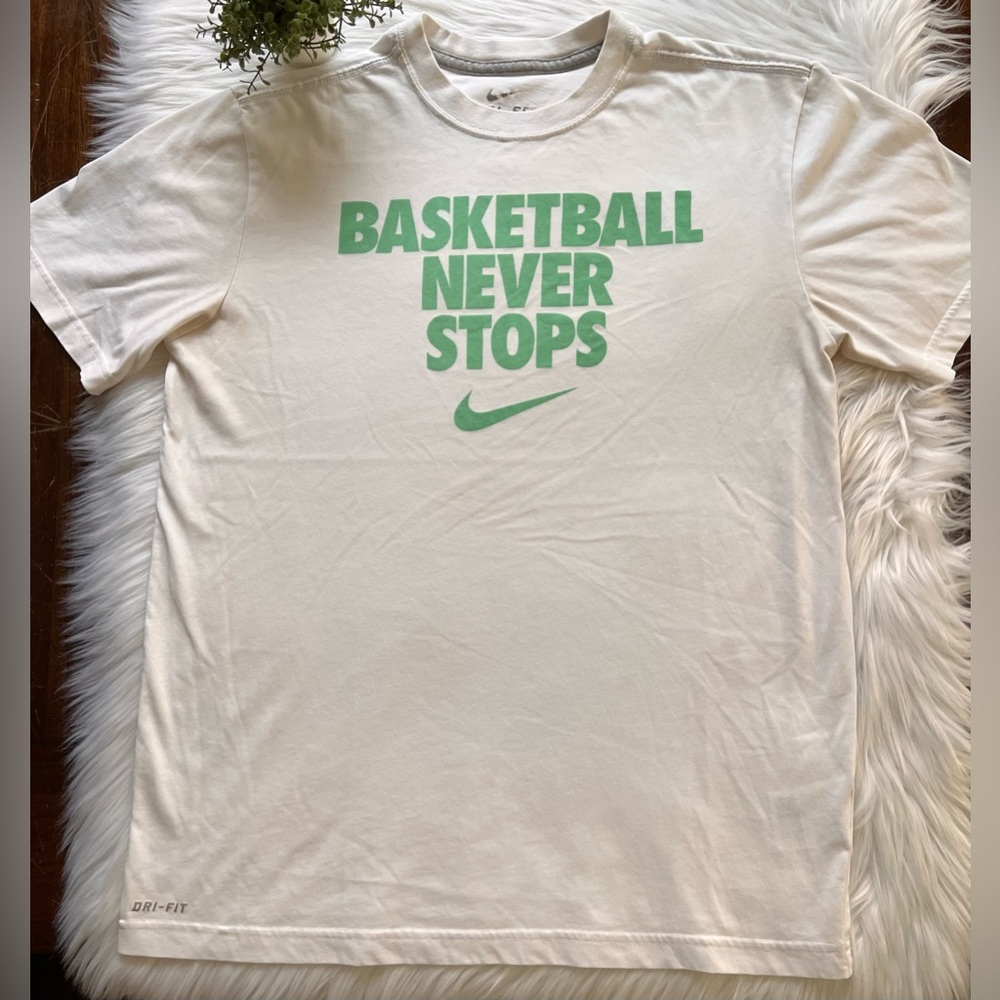 ▪️NIKE▪️Dri-Fit “Basketball Never Stops”🙌🏀 S/S Men’s Tee ~Sz.M - Picture 2 of 10